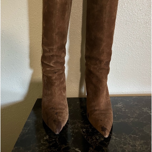 Gucci suede mid-calf Boots they have little stein on front - Picture 5 of 10